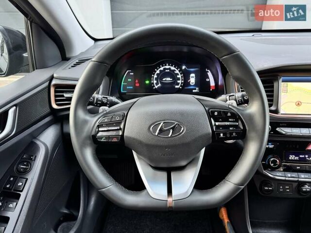 Черный Хендай Ioniq Electric, объемом двигателя 0 л и пробегом 93 тыс. км за 12500 $, фото 30 на Automoto.ua