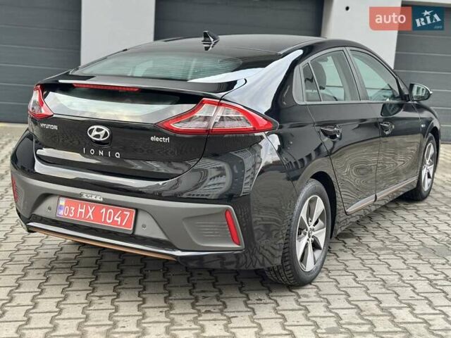 Черный Хендай Ioniq Electric, объемом двигателя 0 л и пробегом 93 тыс. км за 12500 $, фото 16 на Automoto.ua