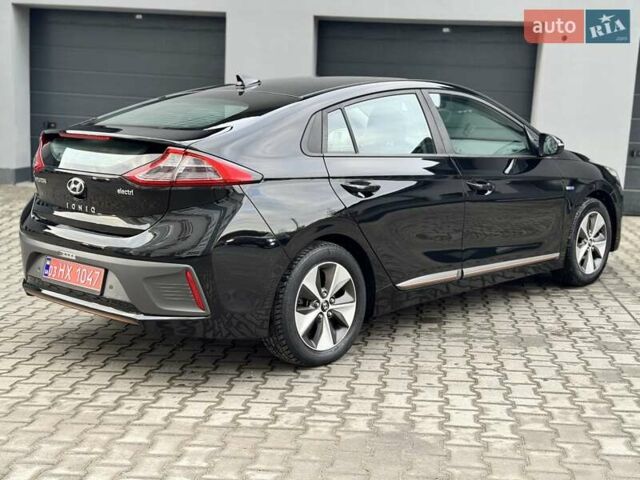 Черный Хендай Ioniq Electric, объемом двигателя 0 л и пробегом 93 тыс. км за 12500 $, фото 17 на Automoto.ua