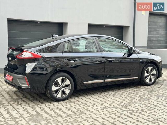 Черный Хендай Ioniq Electric, объемом двигателя 0 л и пробегом 93 тыс. км за 12500 $, фото 19 на Automoto.ua
