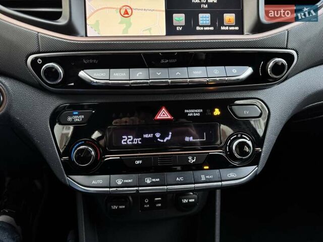 Черный Хендай Ioniq Electric, объемом двигателя 0 л и пробегом 93 тыс. км за 12500 $, фото 42 на Automoto.ua