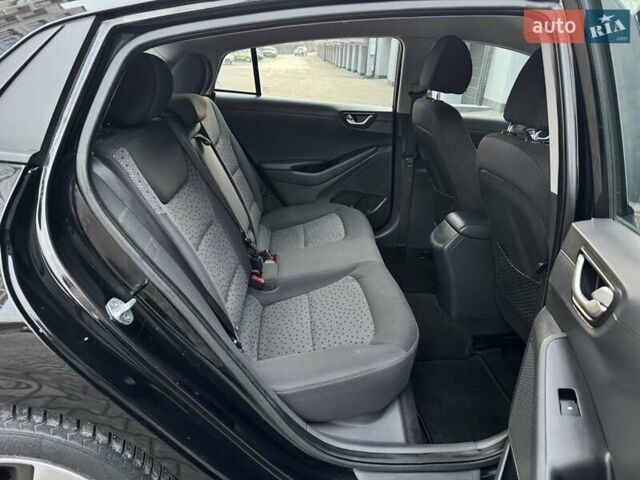 Черный Хендай Ioniq Electric, объемом двигателя 0 л и пробегом 93 тыс. км за 12500 $, фото 52 на Automoto.ua