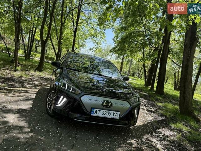 Черный Хендай Ioniq Electric, объемом двигателя 0 л и пробегом 50 тыс. км за 16999 $, фото 2 на Automoto.ua