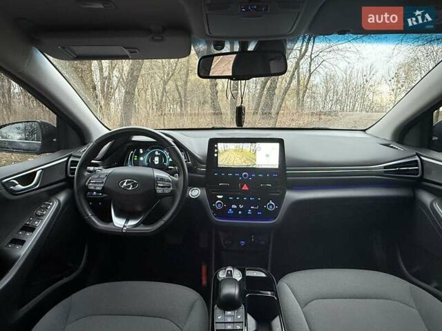 Черный Хендай Ioniq Electric, объемом двигателя 0 л и пробегом 50 тыс. км за 16999 $, фото 23 на Automoto.ua