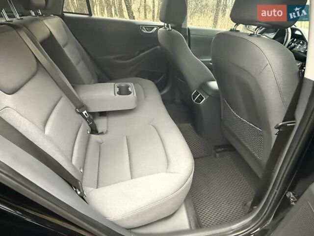 Черный Хендай Ioniq Electric, объемом двигателя 0 л и пробегом 50 тыс. км за 16999 $, фото 27 на Automoto.ua