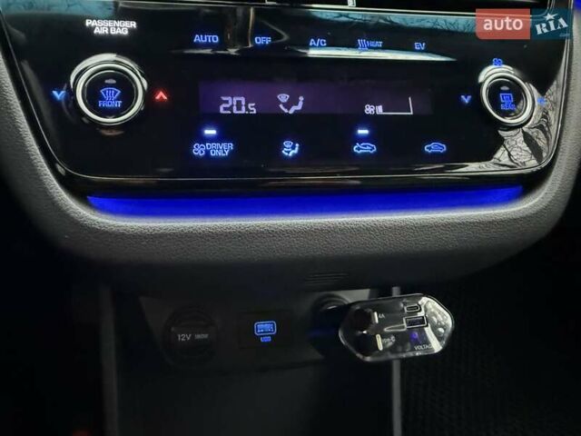 Черный Хендай Ioniq Electric, объемом двигателя 0 л и пробегом 50 тыс. км за 16999 $, фото 38 на Automoto.ua