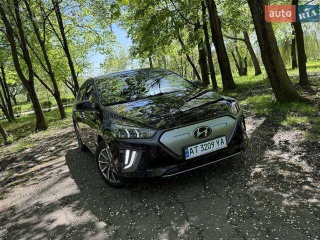 Черный Хендай Ioniq Electric, объемом двигателя 0 л и пробегом 50 тыс. км за 16999 $, фото 1 на Automoto.ua