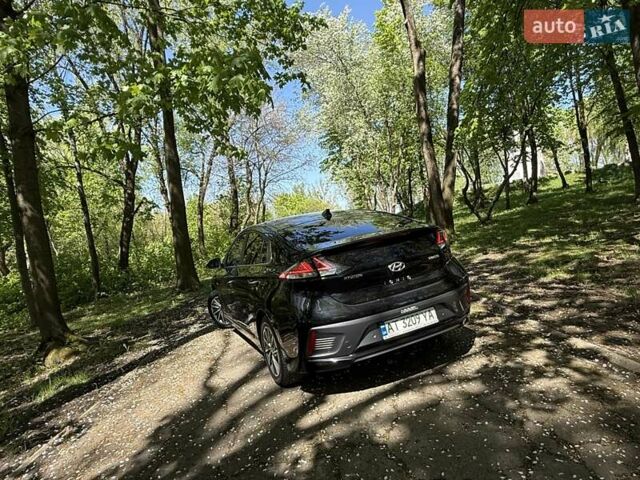 Черный Хендай Ioniq Electric, объемом двигателя 0 л и пробегом 50 тыс. км за 16999 $, фото 14 на Automoto.ua