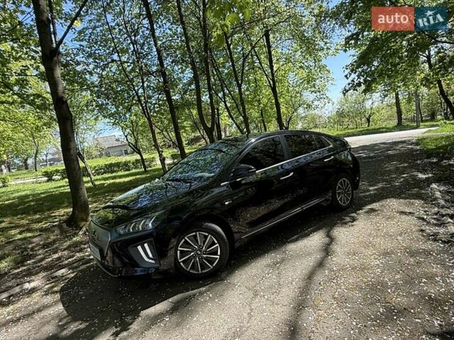 Черный Хендай Ioniq Electric, объемом двигателя 0 л и пробегом 50 тыс. км за 16999 $, фото 11 на Automoto.ua