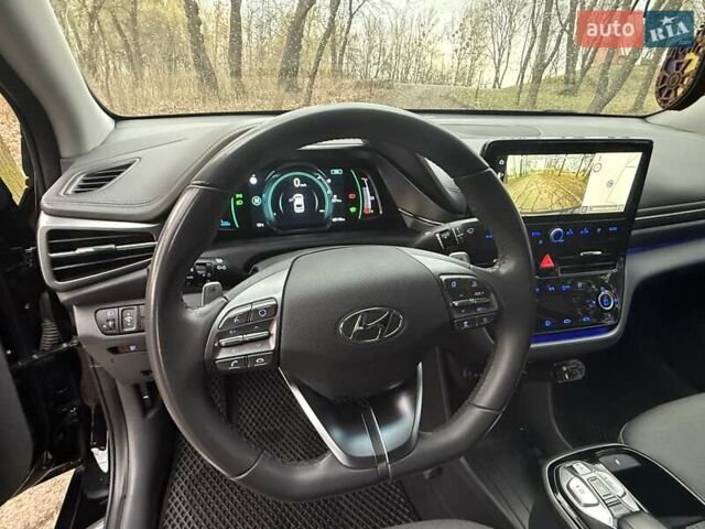 Черный Хендай Ioniq Electric, объемом двигателя 0 л и пробегом 50 тыс. км за 16999 $, фото 22 на Automoto.ua