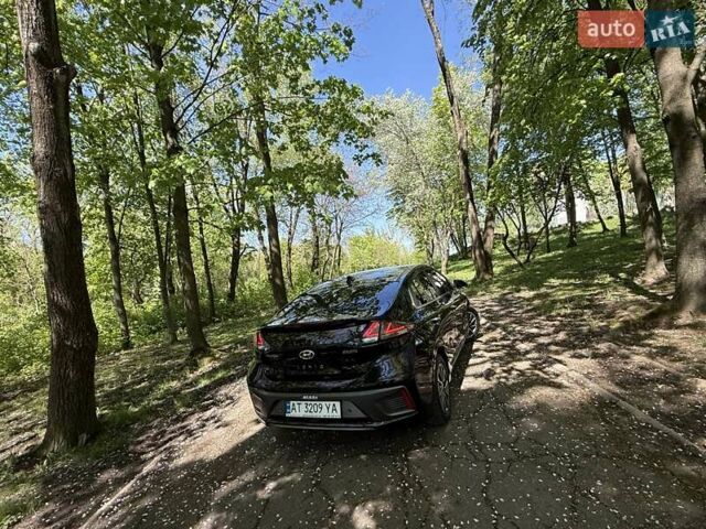 Черный Хендай Ioniq Electric, объемом двигателя 0 л и пробегом 50 тыс. км за 16999 $, фото 17 на Automoto.ua