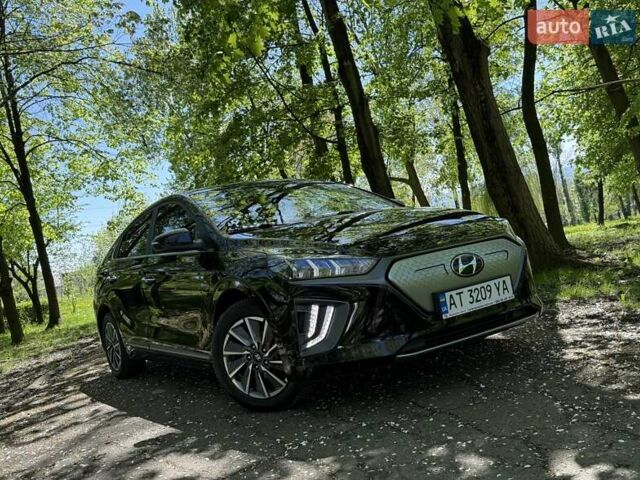 Черный Хендай Ioniq Electric, объемом двигателя 0 л и пробегом 50 тыс. км за 16999 $, фото 3 на Automoto.ua