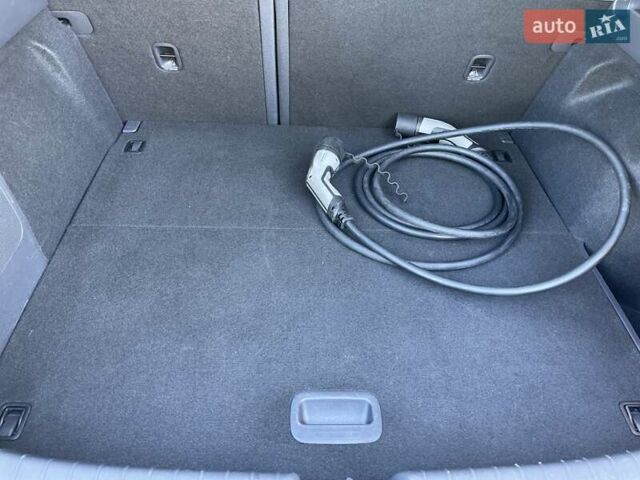 Черный Хендай Ioniq Electric, объемом двигателя 0 л и пробегом 76 тыс. км за 15700 $, фото 50 на Automoto.ua