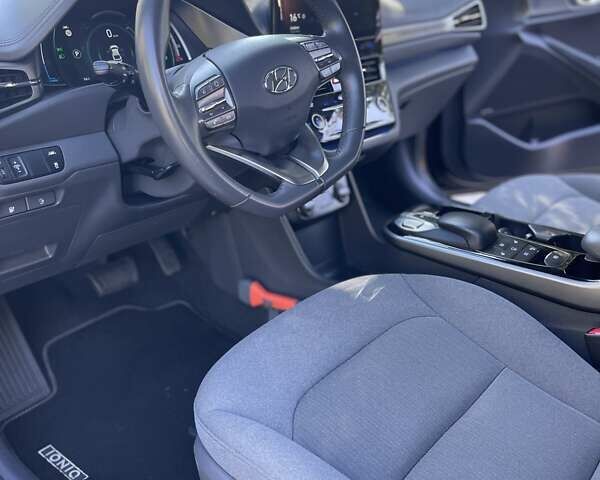 Черный Хендай Ioniq Electric, объемом двигателя 0 л и пробегом 76 тыс. км за 15700 $, фото 21 на Automoto.ua
