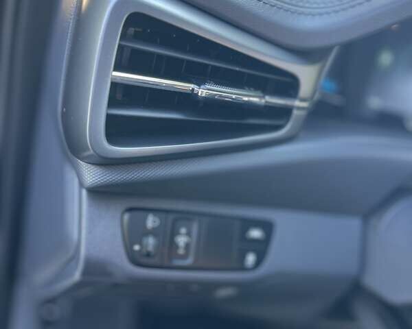 Черный Хендай Ioniq Electric, объемом двигателя 0 л и пробегом 76 тыс. км за 15700 $, фото 25 на Automoto.ua