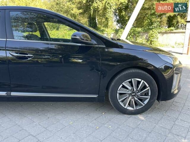 Черный Хендай Ioniq Electric, объемом двигателя 0 л и пробегом 76 тыс. км за 15700 $, фото 7 на Automoto.ua