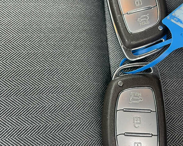 Коричневый Хендай Ioniq Electric, объемом двигателя 0 л и пробегом 119 тыс. км за 14900 $, фото 27 на Automoto.ua