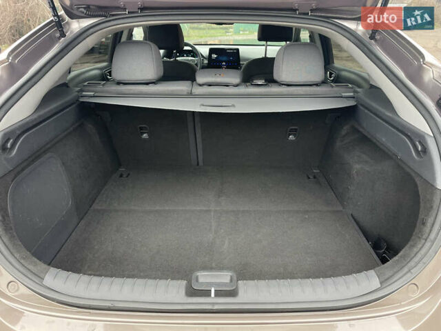 Коричневый Хендай Ioniq Electric, объемом двигателя 0 л и пробегом 119 тыс. км за 14900 $, фото 12 на Automoto.ua