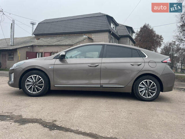 Коричневый Хендай Ioniq Electric, объемом двигателя 0 л и пробегом 119 тыс. км за 14900 $, фото 2 на Automoto.ua