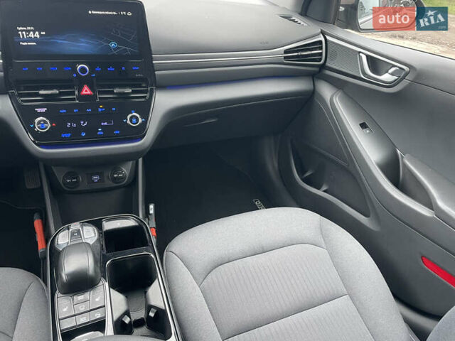 Коричневый Хендай Ioniq Electric, объемом двигателя 0 л и пробегом 119 тыс. км за 14900 $, фото 25 на Automoto.ua