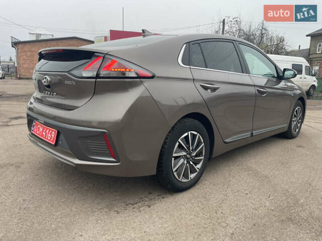 Коричневый Хендай Ioniq Electric, объемом двигателя 0 л и пробегом 119 тыс. км за 14900 $, фото 6 на Automoto.ua