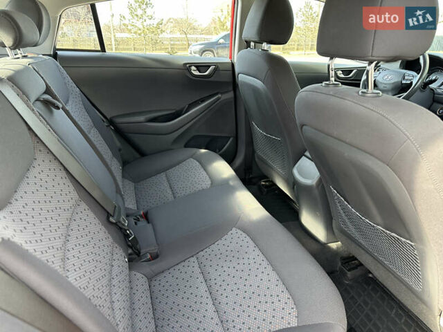 Красный Хендай Ioniq Electric, объемом двигателя 0 л и пробегом 101 тыс. км за 11800 $, фото 12 на Automoto.ua