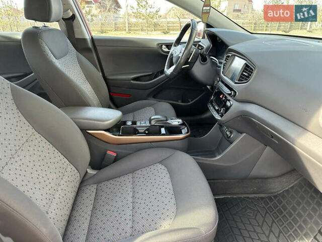 Красный Хендай Ioniq Electric, объемом двигателя 0 л и пробегом 101 тыс. км за 11800 $, фото 13 на Automoto.ua
