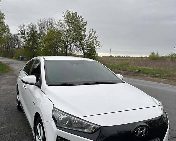 Хендай Ioniq Electric, объемом двигателя 0 л и пробегом 95 тыс. км за 15500 $, фото 4 на Automoto.ua