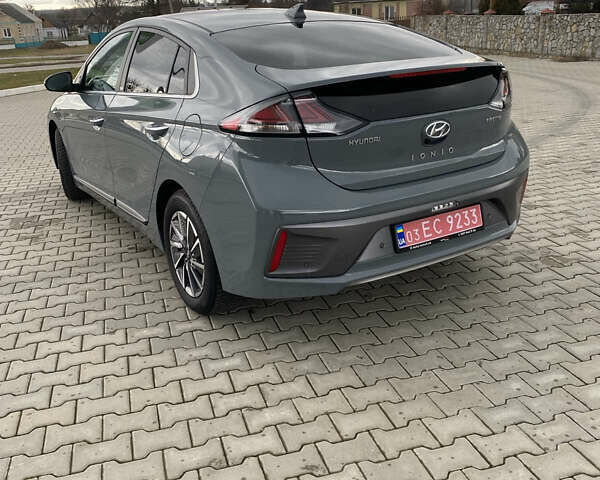 Хендай Ioniq Electric, объемом двигателя 0 л и пробегом 45 тыс. км за 22499 $, фото 3 на Automoto.ua