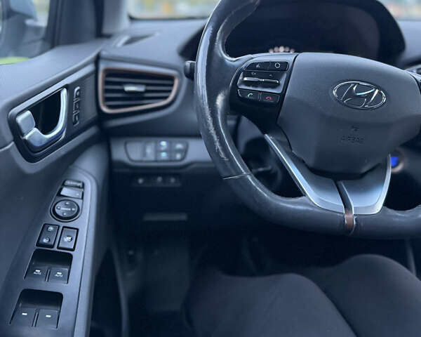 Хендай Ioniq Electric 2016 в Радехове на Automoto.ua Серый Хендай Ioniq Electric, объемом двигателя 0 л и пробегом 133 тыс. км за 12000 $, фото 15 на Automoto.ua