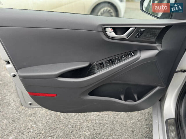 Хендай Ioniq Electric 2016 в Ровно на Automoto.ua Серый Хендай Ioniq Electric, объемом двигателя 0 л и пробегом 123 тыс. км за 12800 $, фото 9 на Automoto.ua