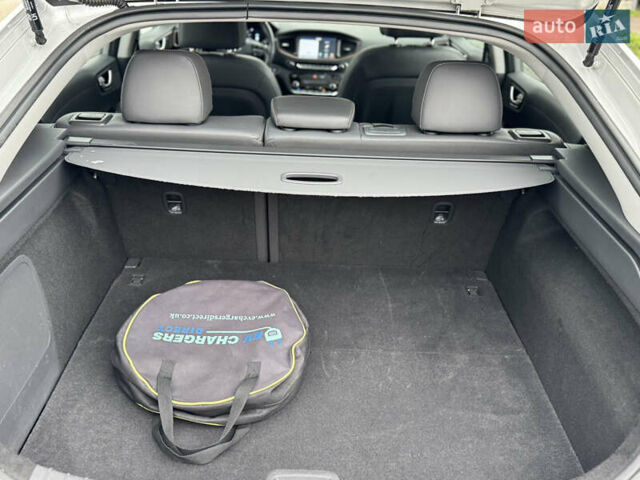 Хендай Ioniq Electric 2016 в Ровно на Automoto.ua Серый Хендай Ioniq Electric, объемом двигателя 0 л и пробегом 123 тыс. км за 12800 $, фото 19 на Automoto.ua