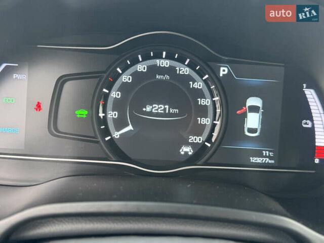 Хендай Ioniq Electric 2016 в Ровно на Automoto.ua Серый Хендай Ioniq Electric, объемом двигателя 0 л и пробегом 123 тыс. км за 12800 $, фото 11 на Automoto.ua