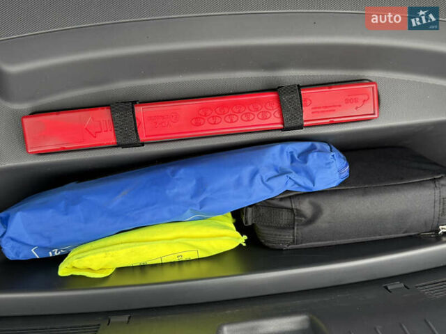 Хендай Ioniq Electric 2016 в Ровно на Automoto.ua Серый Хендай Ioniq Electric, объемом двигателя 0 л и пробегом 123 тыс. км за 12800 $, фото 21 на Automoto.ua