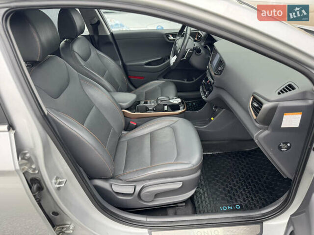 Хендай Ioniq Electric 2016 в Ровно на Automoto.ua Серый Хендай Ioniq Electric, объемом двигателя 0 л и пробегом 123 тыс. км за 12800 $, фото 24 на Automoto.ua