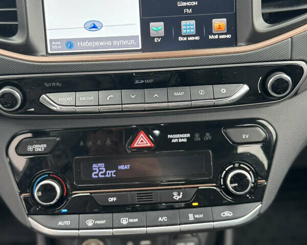 Хендай Ioniq Electric 2016 в Ровно на Automoto.ua Серый Хендай Ioniq Electric, объемом двигателя 0 л и пробегом 123 тыс. км за 12800 $, фото 12 на Automoto.ua