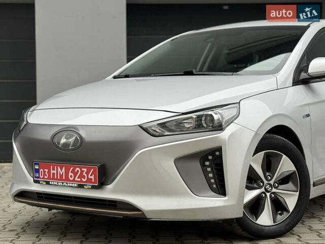 Серый Хендай Ioniq Electric, объемом двигателя 0 л и пробегом 127 тыс. км за 10999 $, фото 13 на Automoto.ua