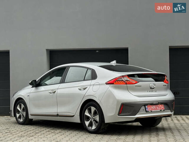 Серый Хендай Ioniq Electric, объемом двигателя 0 л и пробегом 127 тыс. км за 10999 $, фото 33 на Automoto.ua