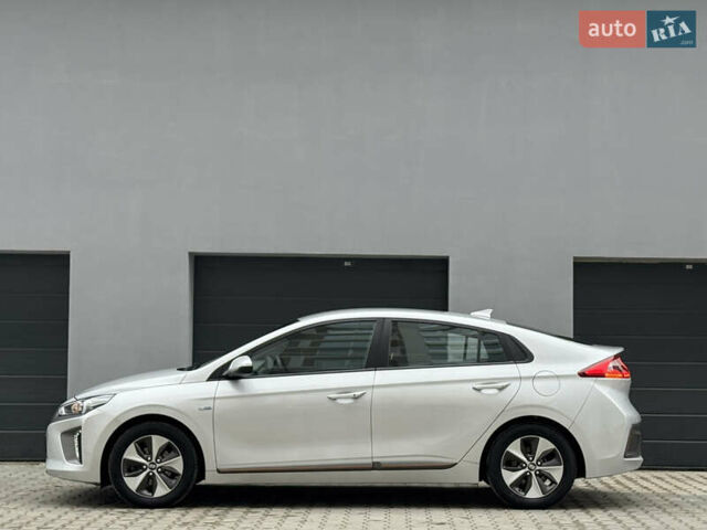 Серый Хендай Ioniq Electric, объемом двигателя 0 л и пробегом 127 тыс. км за 10999 $, фото 34 на Automoto.ua
