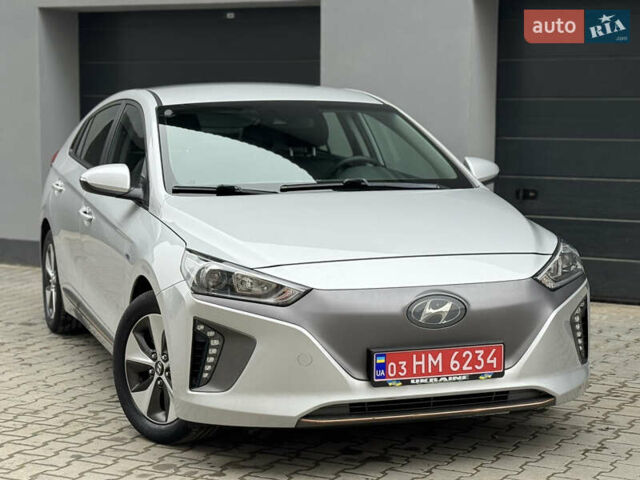 Серый Хендай Ioniq Electric, объемом двигателя 0 л и пробегом 127 тыс. км за 10999 $, фото 6 на Automoto.ua