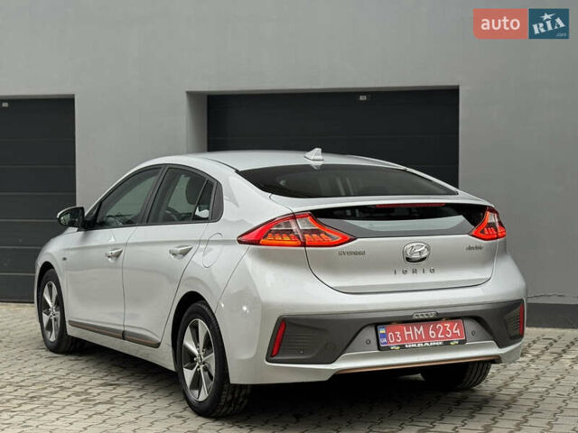 Серый Хендай Ioniq Electric, объемом двигателя 0 л и пробегом 127 тыс. км за 10999 $, фото 32 на Automoto.ua