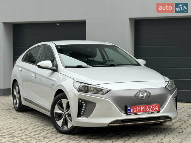 Серый Хендай Ioniq Electric, объемом двигателя 0 л и пробегом 127 тыс. км за 10999 $, фото 5 на Automoto.ua