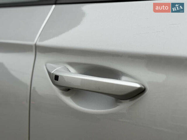 Серый Хендай Ioniq Electric, объемом двигателя 0 л и пробегом 127 тыс. км за 10999 $, фото 43 на Automoto.ua