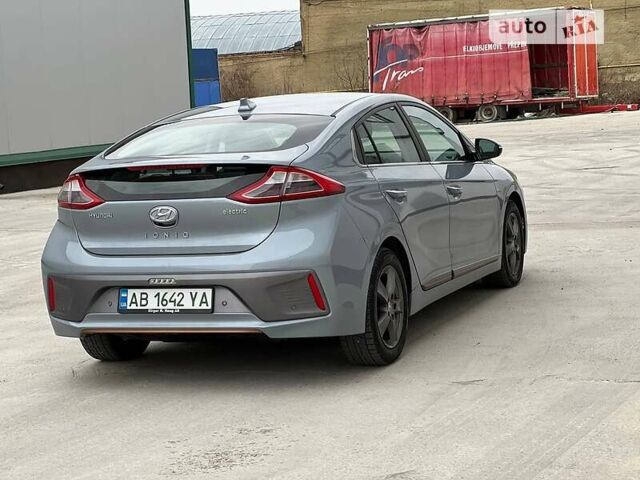 Серый Хендай Ioniq Electric, объемом двигателя 0 л и пробегом 88 тыс. км за 16000 $, фото 8 на Automoto.ua