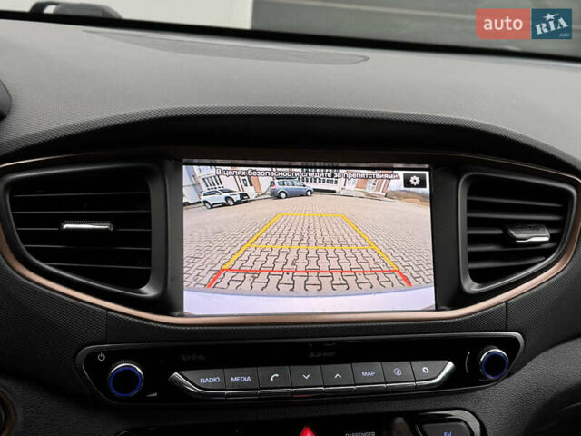 Серый Хендай Ioniq Electric, объемом двигателя 0 л и пробегом 127 тыс. км за 10999 $, фото 68 на Automoto.ua