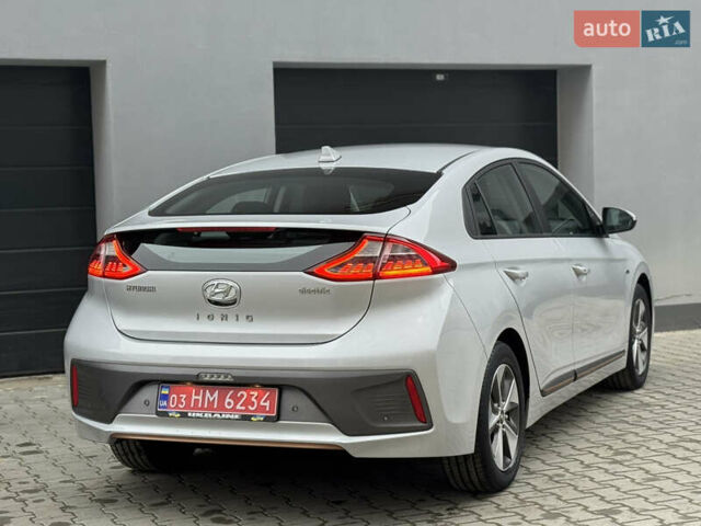 Серый Хендай Ioniq Electric, объемом двигателя 0 л и пробегом 127 тыс. км за 10999 $, фото 23 на Automoto.ua