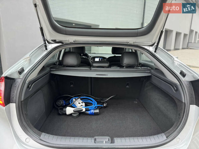 Серый Хендай Ioniq Electric, объемом двигателя 0 л и пробегом 127 тыс. км за 10999 $, фото 47 на Automoto.ua