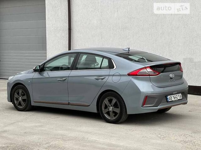 Серый Хендай Ioniq Electric, объемом двигателя 0 л и пробегом 88 тыс. км за 16000 $, фото 4 на Automoto.ua