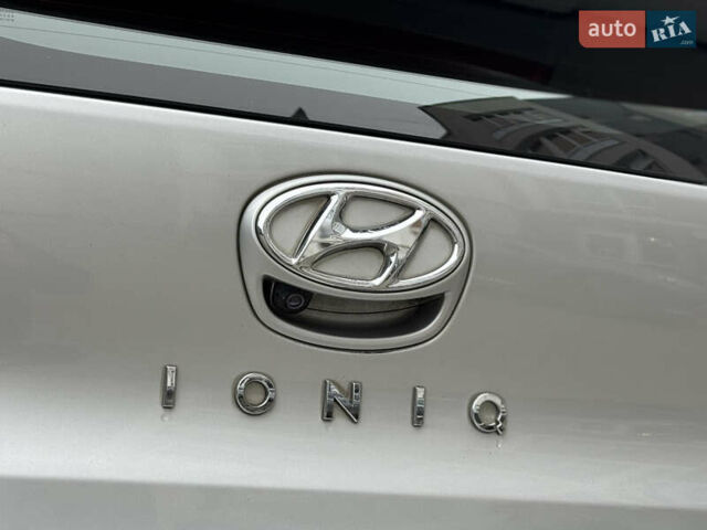 Серый Хендай Ioniq Electric, объемом двигателя 0 л и пробегом 127 тыс. км за 10999 $, фото 27 на Automoto.ua