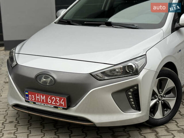 Серый Хендай Ioniq Electric, объемом двигателя 0 л и пробегом 127 тыс. км за 10999 $, фото 12 на Automoto.ua
